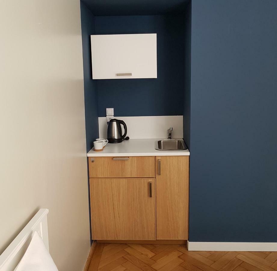 One-Bedroom Apartment Private Bathroom Kitchenette